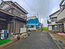 外観：前面道路を含めた現地写真です。