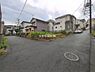 外観：前面道路を含めた現地写真です。