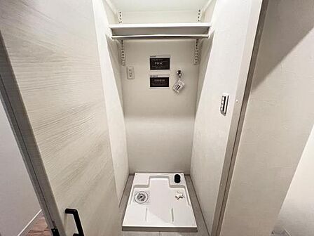 横幅もあり作業しやすいランドリースペース。