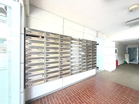 荷物や小包を大切に保管します。