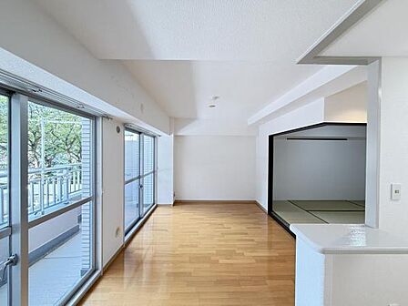家族団らんの場所としてゆったりと居心地の良いリビングです。