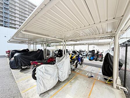 敷地内の駐輪場です。
