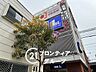 周辺：デイリーカナートイズミヤ尼崎店 徒歩2分。 130m