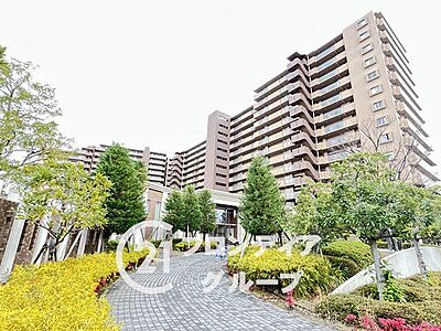 外観：地上14階建てのマンション！