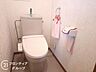トイレ：トイレは、清潔感と快適さを兼ね備えた空間です。落ち着いた色合いの内装が、リラックスできる雰囲気を演出しています
