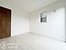 寝室：寝室や子供部屋にぴったりなシンプル洋室でお部屋のコーディネートが楽しめますね。