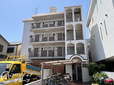 外観:開放感あふれるマンション外観は、明るい印象を与え、住む人に心地よい空間を提供します。自然光を取り入れたデザインが魅力で、日々の生活を豊かにします 外観:開放感あふれるマンション外観は、明るい印象を与え、住む人に心地よい空間を提供します。自然光を取り入れたデザインが魅力で、日々の生活を豊かにします