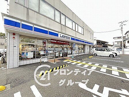 ローソン伊丹北本町2丁目店 徒歩3分。 200m