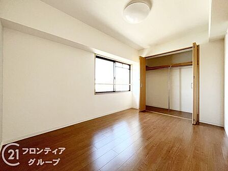 窓が多いので、光を多く取り込んでお部屋を明るく保ちます。
