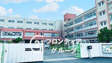 伊丹市立花里小学校 徒歩5分。 400m