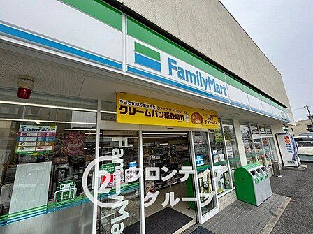 ファミリーマート尼崎南警察署前店 徒歩0分。 1m
