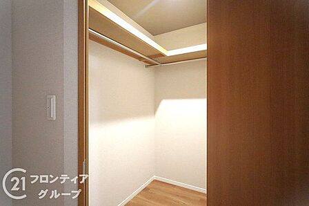 住まい選びは、価格や立地だけでなく、将来の暮らし方まで含めて考えることが大切です。今の段階で気になっていることを、まずスタッフに話してみてください