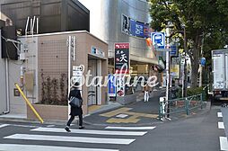 江戸川橋駅(東京メトロ 有楽町線) 徒歩11分。 810m