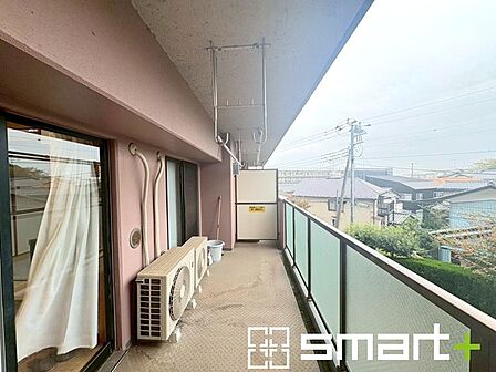 ~洗濯物も干しやすいバルコニー~ ・バルコニーには物干し竿受けが標準装備されております。 ・テラス屋根等のオプションもお気軽にご相談くださいませ。