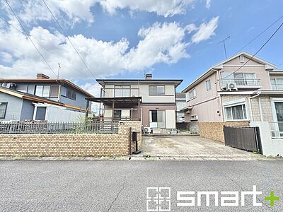 外観:~綺麗にお使いの外観~ ・外観も綺麗にお使いなので、築年数を感じさせない見た目となっております。 ・外壁や屋根のリフォームなどをお考えの方もお気軽にご相談くださいませ。 外観:~綺麗にお使いの外観~ ・外観も綺麗にお使いなので、築年数を感じさせない見た目となっております。 ・外壁や屋根のリフォームなどをお考えの方もお気軽にご相談くださいませ。