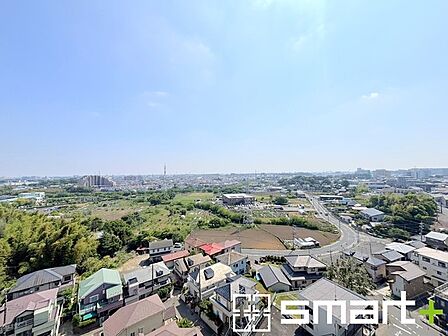 視界を遮るもののない開放的な眺望が、日々の暮らしに心地よいゆとりと広がりをもたらしてくれます