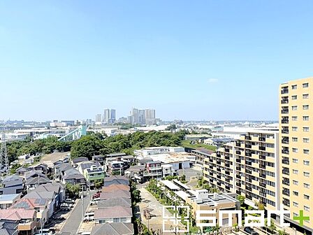 ~12Fから眺めの良い眺望~ 街並みを見下ろす高い視点から、変わりゆく季節の移ろいや穏やかな景観を存分に堪能できます。