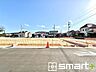 外観：～閑静な住宅街の立地～ ・周辺は閑静な住宅街となっておりますので、静かな暮らしをご実現いただけます。 ・前面道路の交通量も多くないので、小さなお子様がいるご家庭でもご安心ですね。 