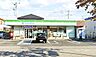 周辺：ファミリーマート 牛久中央二丁目店（550m）