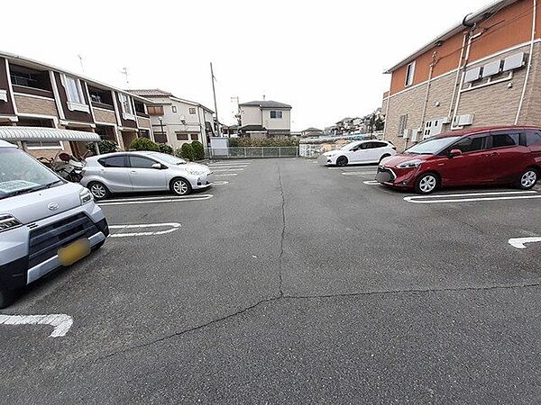画像12:駐車場があるので、車を買う予定の方も安心です