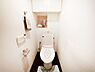 トイレ：明るく清潔感のあるトイレです。