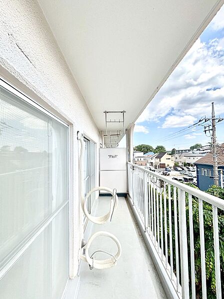 南向きの日当たりの良いバルコニー