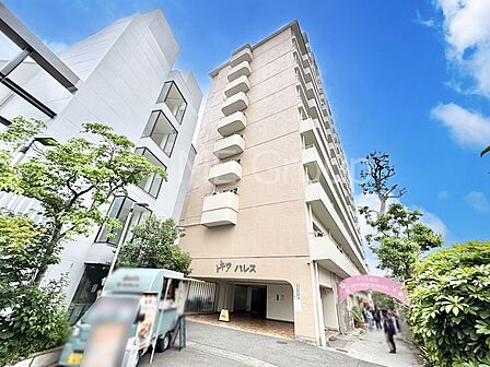 生活に便利な地に伸びやかな家族の生活風景を描く住まい