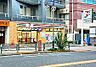 周辺：コンビニ 300m セブン-イレブン 高田馬場小滝橋店