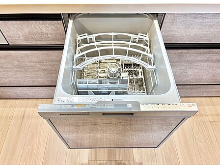 面倒なお片づけは食洗機にお任せ！家事の負担が減って、時間にも気持ちにもゆとりができます。