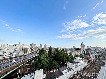 バルコニーからは開放的な眺望も楽しめます!