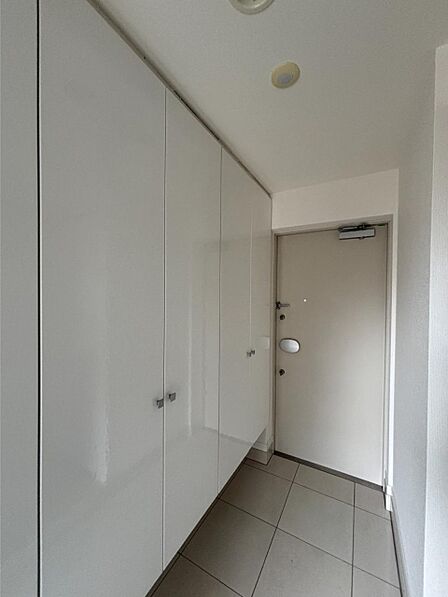 家族の帰宅やお客様をあたたかく迎える玄関  