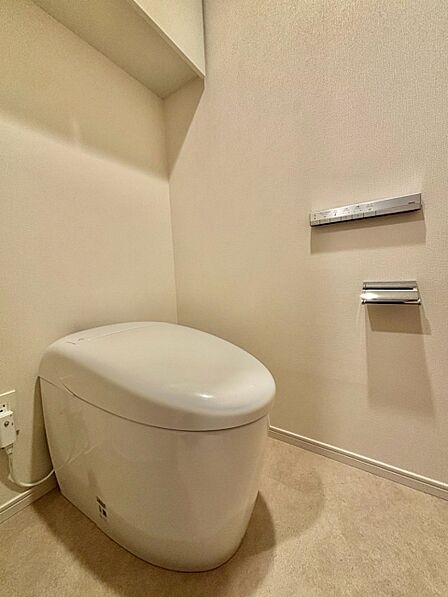明るく清潔感のあるトイレです。  