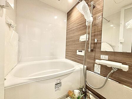 落ち着いた雰囲気でゆっくりお寛ぎいただけるバスルーム