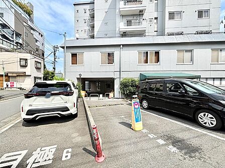 外観 敷地内に駐車場施設