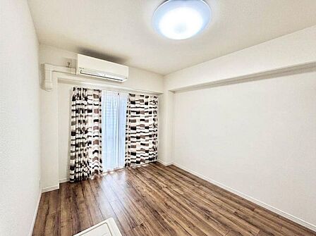 窓からのやさしい光が心地よいプライベートルーム　※一部CG加工