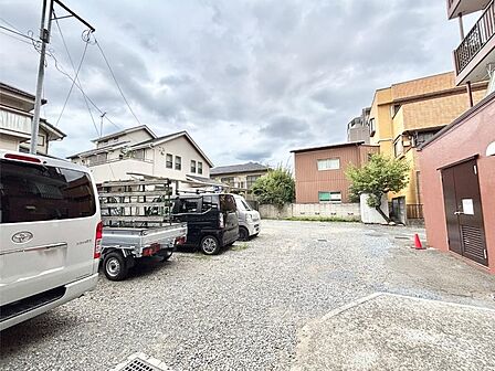 外観 敷地内に駐車場施設