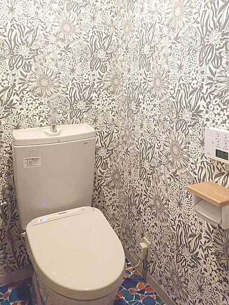 明るく清潔感のあるトイレです。