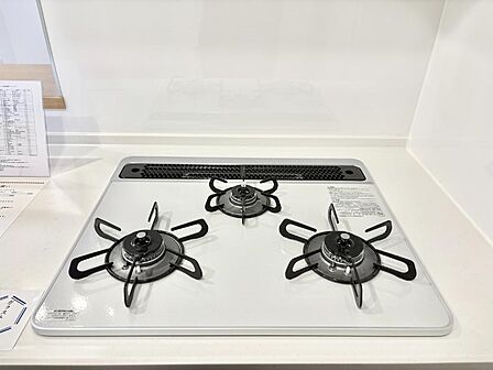 ガスコンロはＳｉセンサー搭載。火力調節や焦げ付き・消し忘れも防いでくれます。