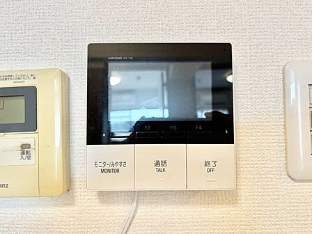 訪問者が一目でわかる安心のTVモニター付きインターホン。