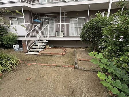 うれしい専用庭つき！お子様を遊ばせたり家庭菜園を楽しんだりできます