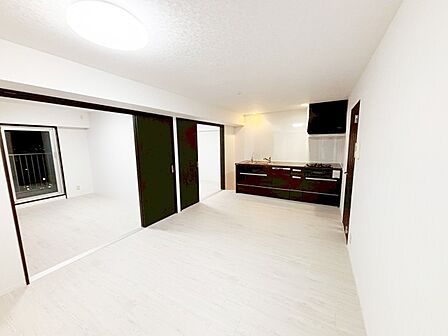 落ち着いた雰囲気のLDKは家族みんなの快適空間