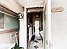玄関：家族の帰宅やお客様をあたたかく迎える玄関  