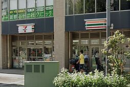 コンビニ 80m セブン-イレブン 西新宿5丁目中央店