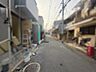 外観：交通量の少ない静かな住環境です。