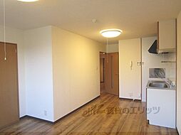 クレストビレッジIII 2階1LDKのリビング/ダイニング