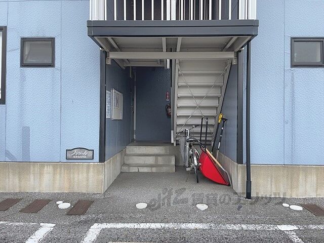 8 / 16