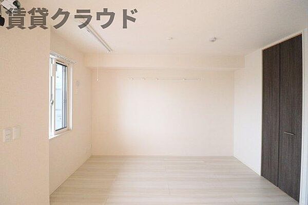 画像23:個人の部屋や寝室として使える洋室です