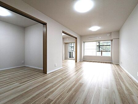 【リビングダイニング】