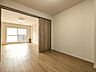 その他：【洋室3】引き戸を開放することで隣接するお部屋と一体的に活用できるレイアウト。生活スタイルに合わせて空間を仕切ったり繋げたりと、柔軟な間取り変更が魅力的なお部屋です