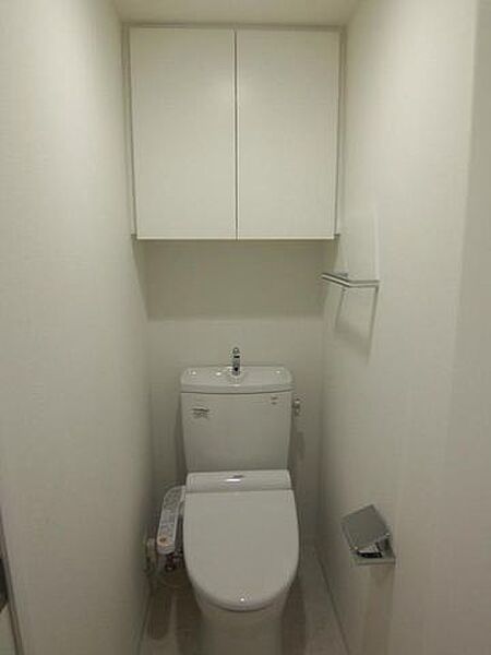 画像7:ウォシュレット機能付きの清潔感のあるトイレ
